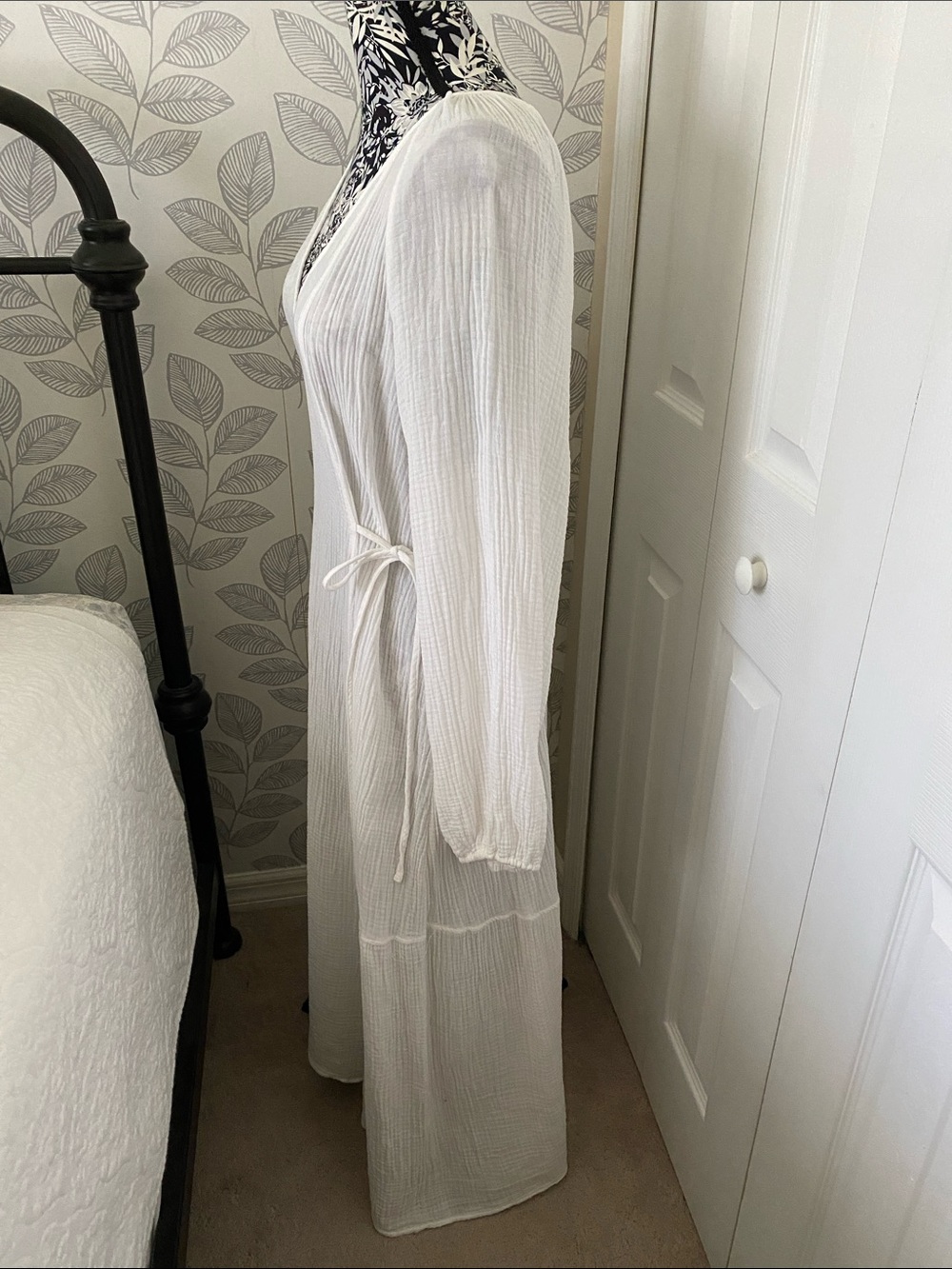 Universal Thread cotton gauze balloon long sleeve Midi A-Line Dress in white - Picture 3 of 9